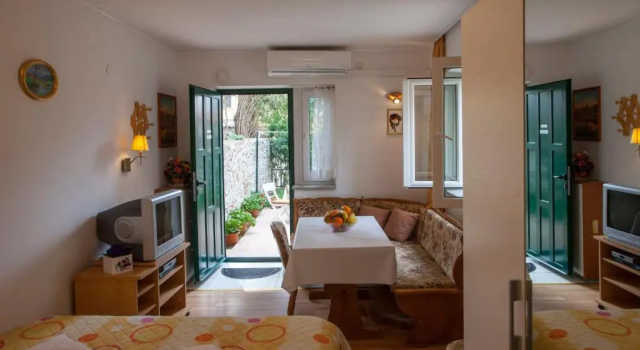 Студия Apartments Leo