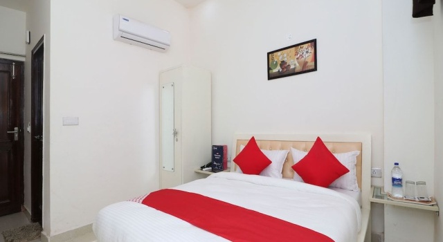OYO 13406 Hotel Golden Leaf, Забронировать Отель Барели штат Уттар-Прадеш