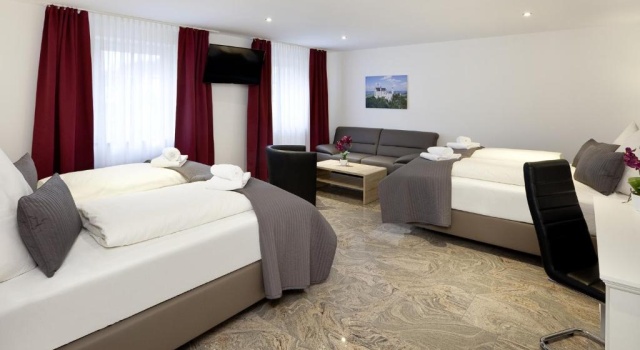 Четырёхместный номер Superior Central City Hotel