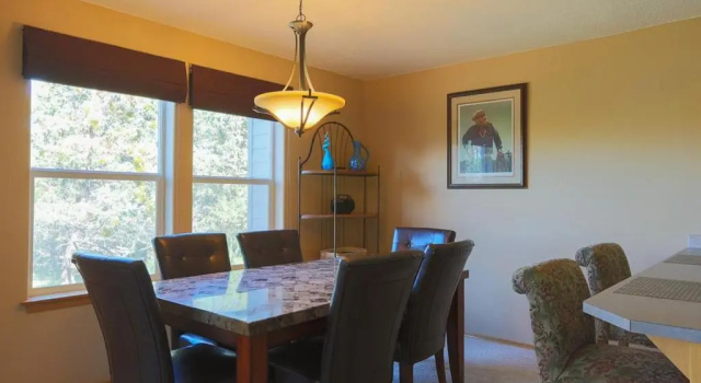 Quiet River   *30 Day Minimum 4 Bedroom Townhouse by RedAwning