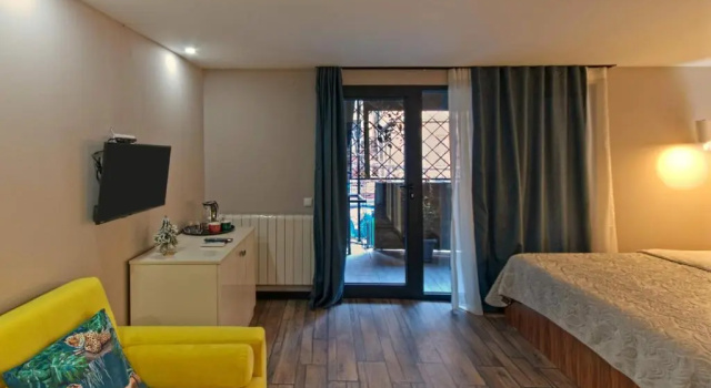 Sakhli at Chavchavadze ave 15, Забронировать Отель Отели Ваке с парковкой, Парковка