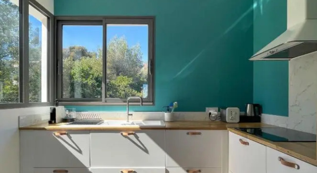 Flat with GARDEN and TERRACE 15min from the BEACH, Забронировать Отель Отели Var coast с парковкой, Парковка