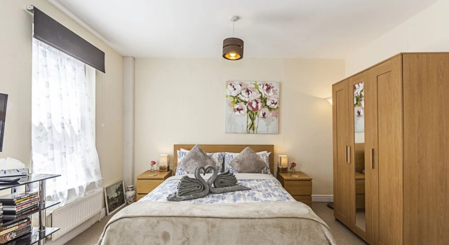 Greyhound Road Rooms