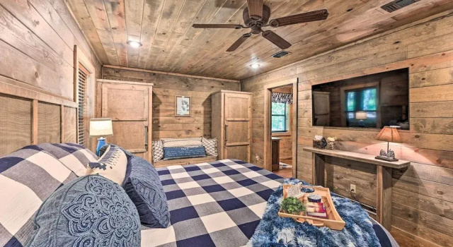 Luxe Broken Bow Cabin w/ Tesla Charging Station, Забронировать Дом для отпуска Хочатаун Оклахома