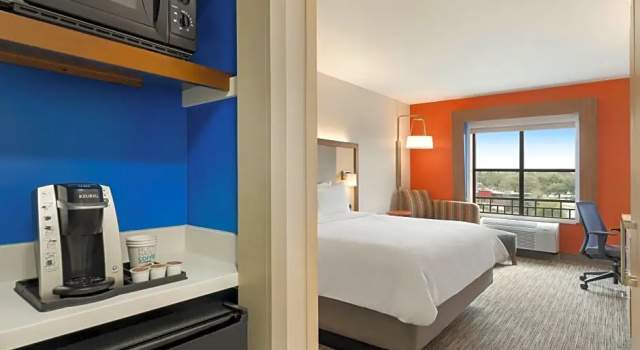 Номер Executive Holiday Inn Express & Suites Mt. Pleasant by IHG