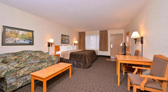 Люкс Kelly Inn and Suites Mitchell