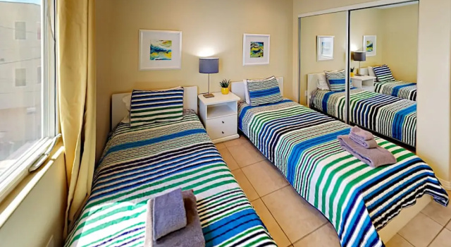 3br W/ Garage & Rooftop Deck - 1 Block To Beach 3 Bedroom Townhouse, Забронировать Апартаменты/квартира Сан-Диего San Diego Metropolitan Area