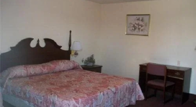 Cottonwood Inn, Забронировать Отель Вершина Round штат Техас