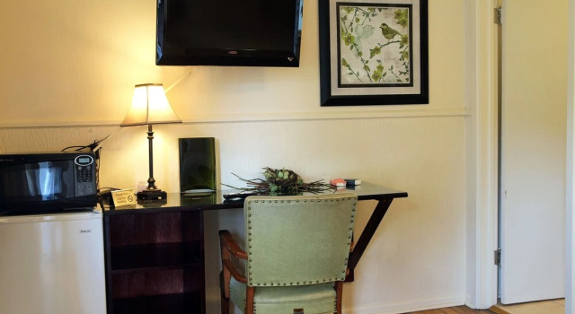 Четырёхместный номер Standard The Crest Motel