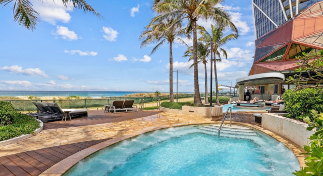 Jewel Luxury Beachside 2-bed With Water View