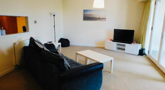 Апартаменты Modern 2 Bed Apartment, Close to Gla Airport & M8