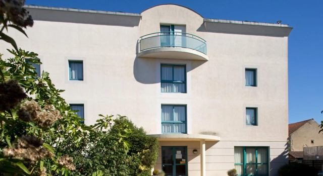 Logis L'Auberge Bourbonnaise, Забронировать Хостел Сен-Йор Allier