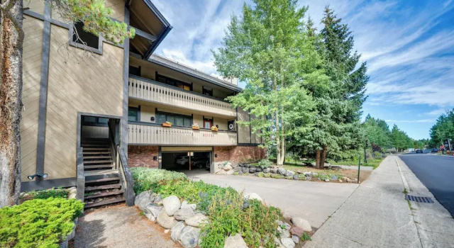 Апартаменты Near Hiking: Renovated Breck Condo w/ Tennis Court