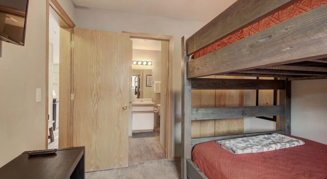 C213 Cinnamon Ridge 2 Bedroom Condo by RedAwning, Забронировать Апартаменты/квартира Отели Кистон с бассейном, рядом с Саммит Экспресс, Бассейн