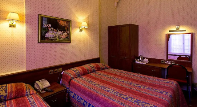 Четырёхместный номер Standard Avon Hotel
