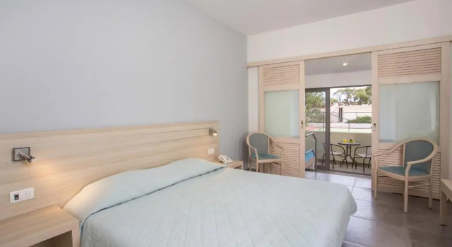 Семейный номер Standard с балконом и с видом на сад Niriides Hotel