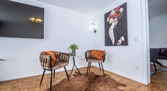 City Wohnung FN L 5 KLIMATISIERT mit Balkon und Küche, Забронировать Отель Фридрихсхафен Баден-Вюртемберг, рядом с Смотровая вышка Moleturm