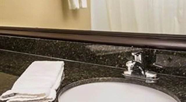 Четырёхместный номер Standard Best Western Plus Mishawaka Inn