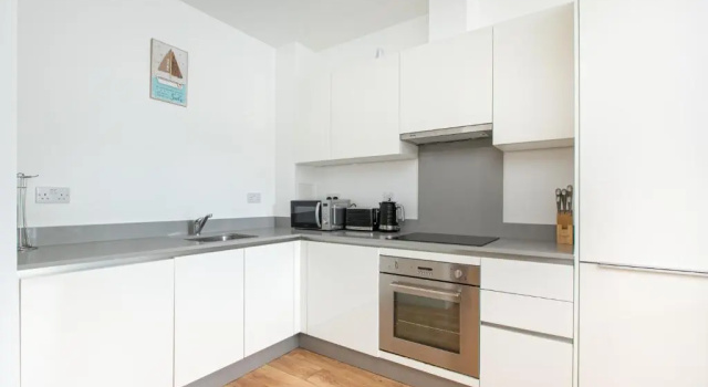 Апартаменты Цокольный этаж Skyvillion - COZY APARTMENTS in Enfield Town With Free Parking & Wifi