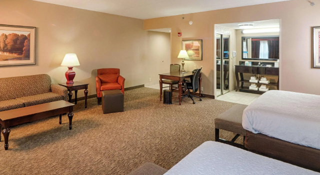 Четырёхместный люкс Hampton Inn Spring Lake Fayetteville