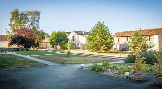 Студия Domaine du Normandoux, The Originals Relais (Relais du Silence)