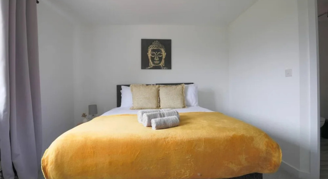 Beautiful 4-bed House 15 Mins to Cardiff & Newport, Забронировать Отель Отели Гламорган с парковкой, Парковка
