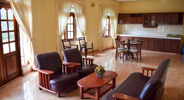 Hotel Red Rose, Забронировать Отель Негомбо 