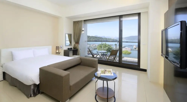 Двухместный номер Standard с балконом и с видом на озеро Hu Yue Lakeview Hotel