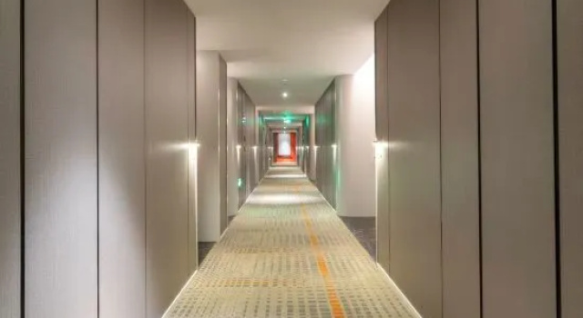 Maison New Century Hotel Luming Quzhou, Забронировать Отель Отели Цюйчжоу с парковкой, Парковка