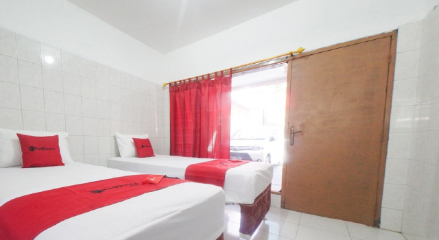 RedDoorz @ Tretes 2, Boek Pension Pasuruan East Java