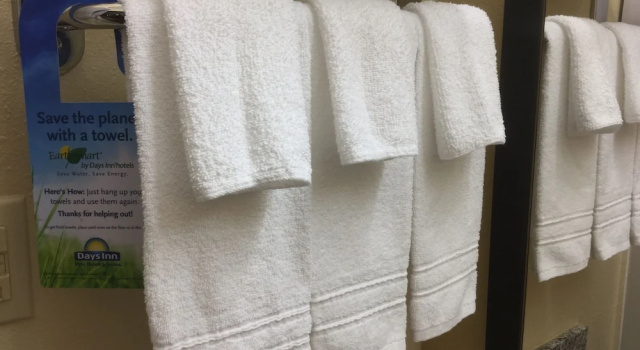 Четырёхместный номер Standard с балконом Days Inn by Wyndham Simpsonville