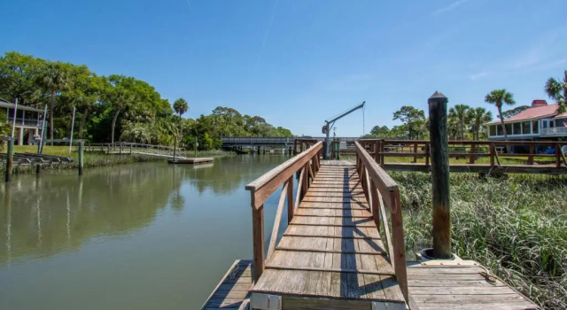 383 Tarpon Blvd