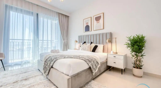 Radiant 3BR With Assistant Room at Harbour Views Tower 1 by Deluxe Holiday Homes