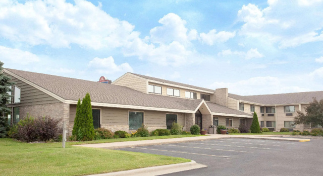 Двухместный номер Standard AmericInn by Wyndham Albert Lea