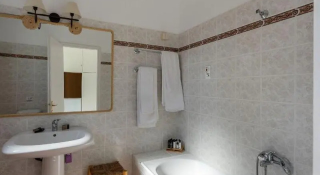 Двухместный номер Standard с балконом Parosland Hotel