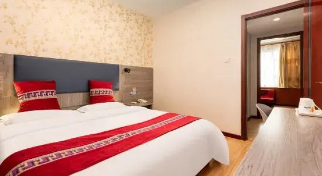 Люкс Business Yingjie Collection Hotel (Zibo Aluminum City Shopping Center Shandong Aluminum Vocational College)