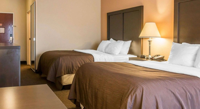 Четырёхместный номер Standard Quality Inn & Suites Niles