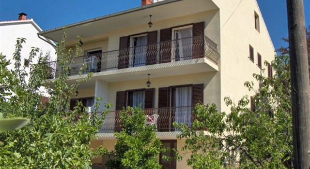 Antique Apartment With Balcony