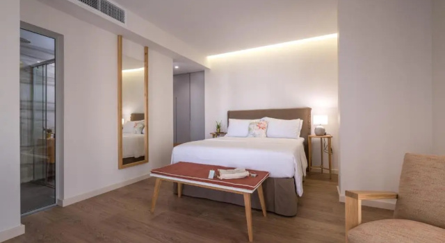 Полулюкс Glow Boutique Hotel & Suites