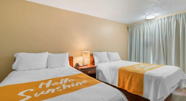 Люкс с балконом Rodeway Inn Colonial Heights I-95