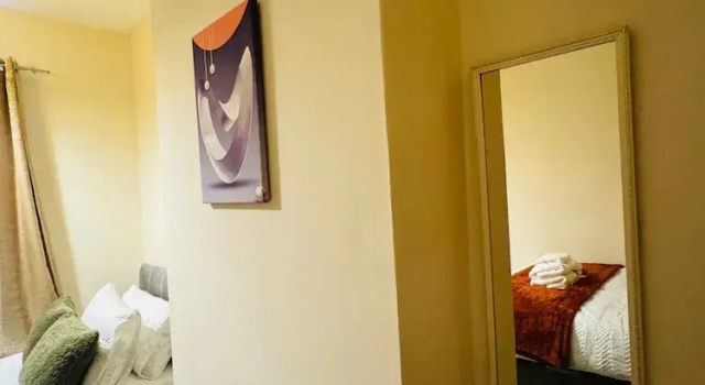 2 Bedroom House - Sleeps 4 - Free Parking, Wifi
