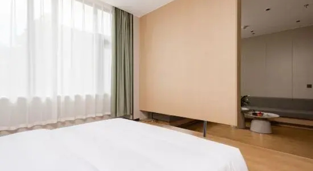 Люкс Deluxe Yuejing Hotel (Luoyang Anximen North Street)