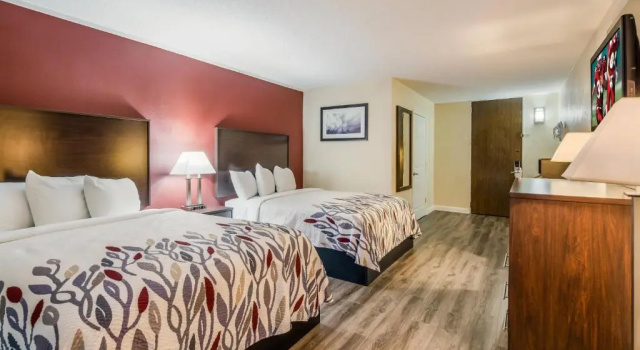 Четырёхместный номер Superior Red Roof Inn Madison Heights, VA