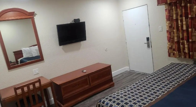 Номер Standard с красивым видом из окна Majestic Inn & Suites