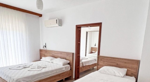 Трёхместный семейный номер Standard с балконом Apollon Hotel