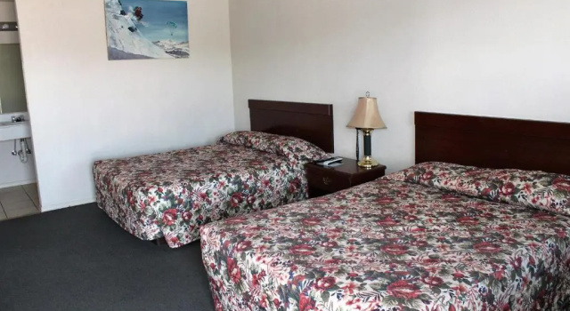 Adobe Inn Motel, Забронировать Мотель Клинт штат Техас
