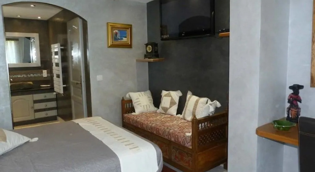 Les Bambous B&B, Забронировать Отель «постель и завтрак» Отели Леван с завтраком, рядом с La Maison du Portal, Завтраки