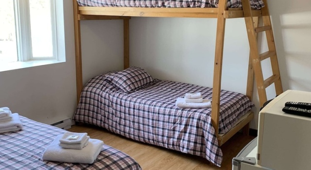 Auberge de Ferme-Neuve, Boek Hostel Ferme-Neuve Hotels met Parkeerplaats, Parkeren