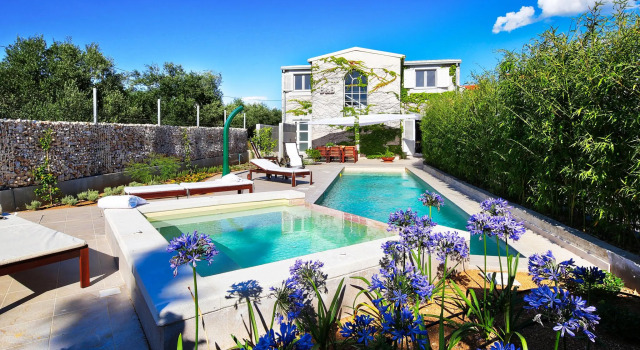 Charming Villa with Pool, จอง วิลล่า Šibenik Sibenik-Knin County