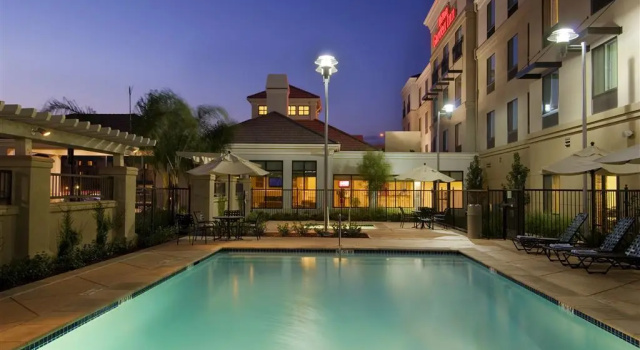 Hilton Garden Inn Sacramento Elk Grove, Забронировать Отель Элк-Гров штат Калифорния